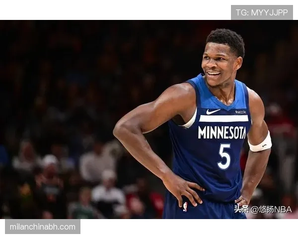 爱德华兹通过突破拉开与兰德尔的得分差距展现核心锋线价值