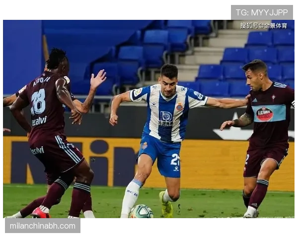 压制后防线舍甫琴科跑位高效终结与今锋比显角色转变